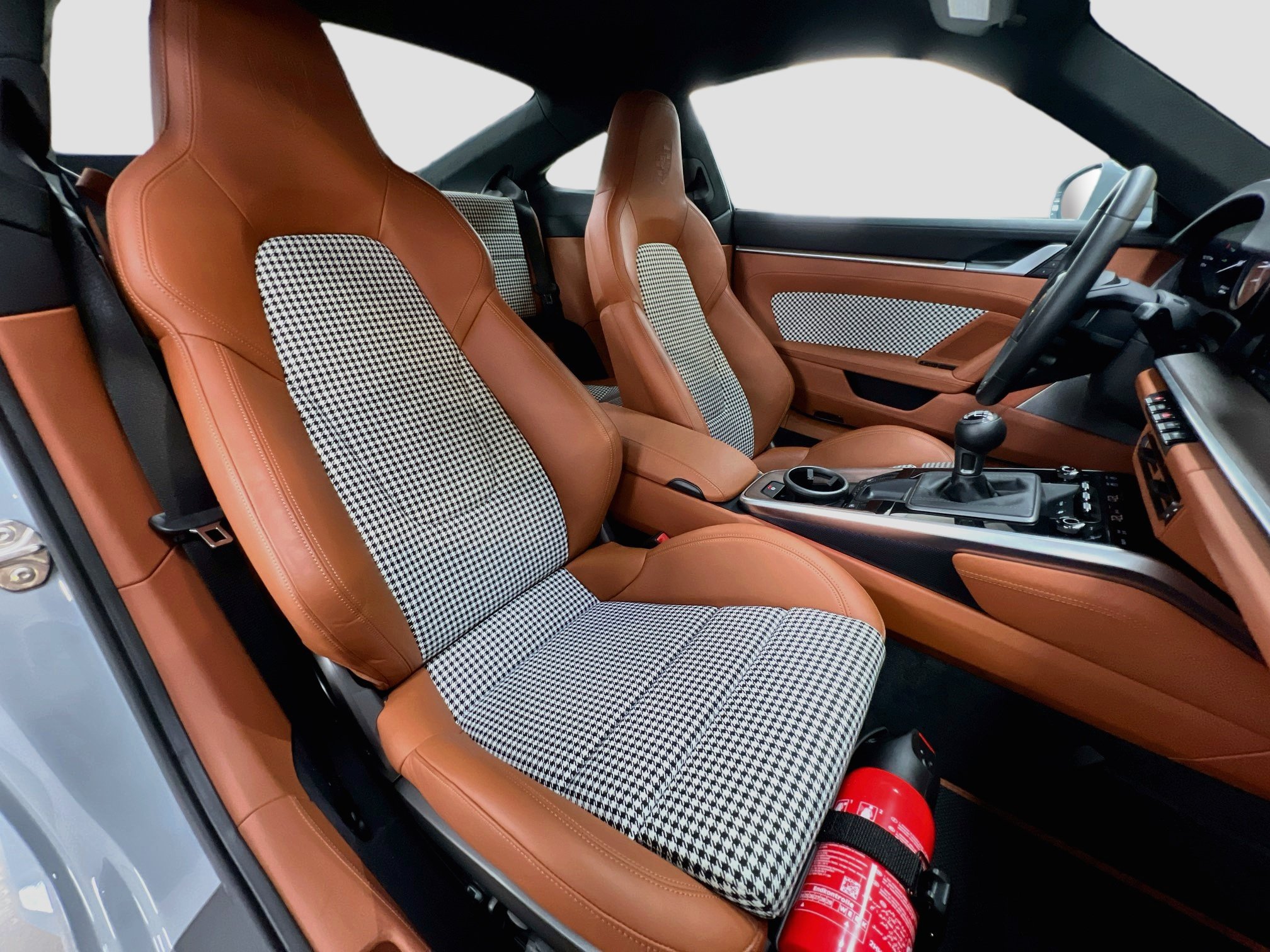 Certified 2023 Porsche 911 Sport Classic RWD image 28