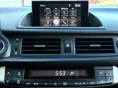 Used 2017 Lexus CT 200h image 26