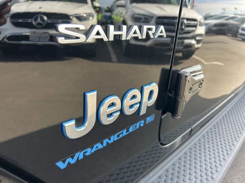 Used 2023 Jeep Wrangler Sahara image 13
