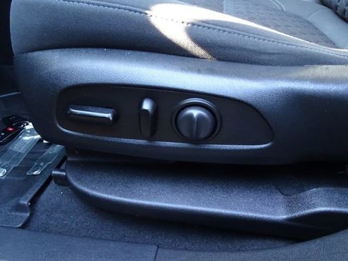 Used 2019 Chevrolet Blazer LT image 18