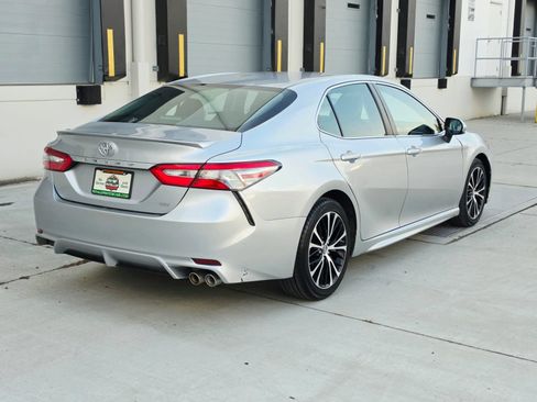 Used 2018 Toyota Camry SE FWD image 5