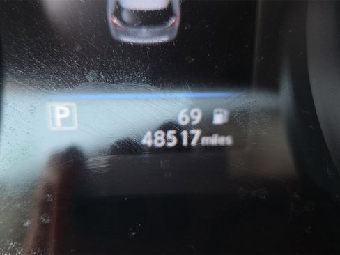 Used 2019 Nissan Rogue SV w/ Premium Package image 12