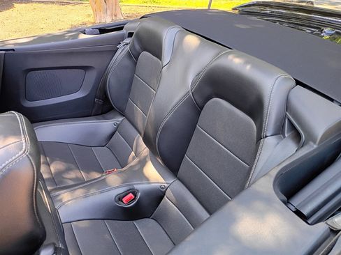Used 2018 Ford Mustang GT Premium RWD image 19
