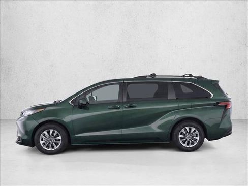Used 2022 Toyota Sienna LE AWD/4WD image 4