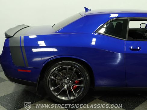 Used 2022 Dodge Challenger R/T Scat Pack w/ Driver Convenience Group RWD image 28