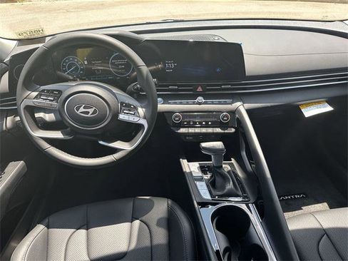 New 2025 Hyundai Elantra Limited image 22