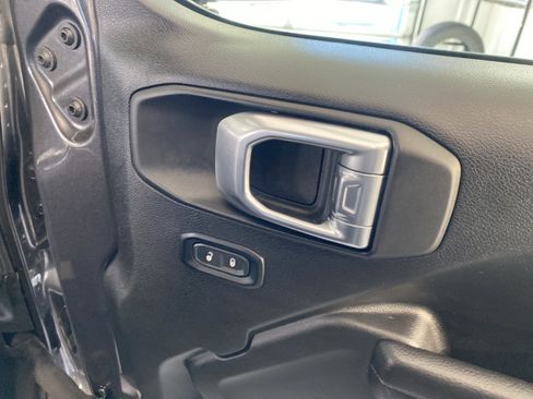 Used 2023 Jeep Gladiator Sport image 28