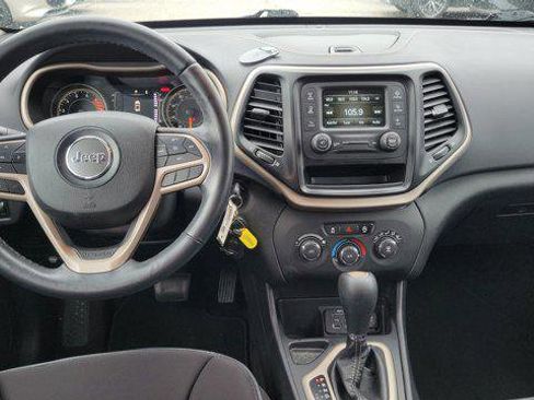 Used 2018 Jeep Cherokee Latitude w/ Altitude Package image 8