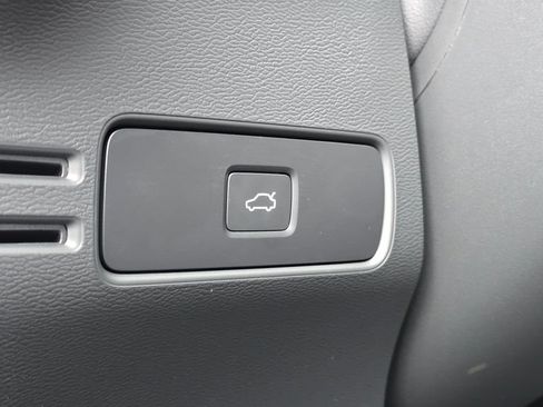 Certified 2025 Volvo XC40 B5 Core w/ Climate Package AWD/4WD image 25