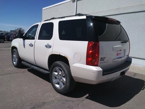 Used 2010 GMC Yukon SLT w/ SLT Chrome Package AWD/4WD image 8