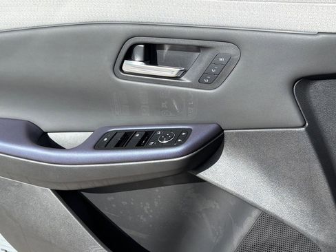 New 2026 Nissan Leaf Platinum+ w/ Cargo Package (Platinum+) FWD image 18