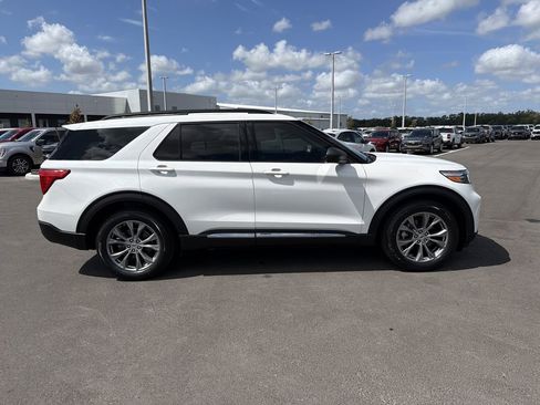 Certified 2022 Ford Explorer XLT w/ Equipment Group 202A RWD image 3