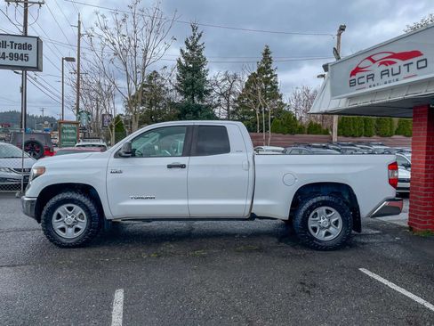Used 2019 Toyota Tundra SR5 AWD/4WD image 8