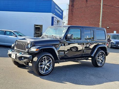 Used 2024 Jeep Wrangler Unlimited w/ Convenience Group image 3