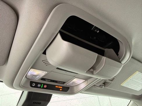 Used 2019 Chevrolet Equinox LT w/ Driver Convenience Package image 34