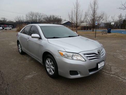 Used 2011 Toyota Camry LE w/ LE Extra-Value Pkg FWD image 3
