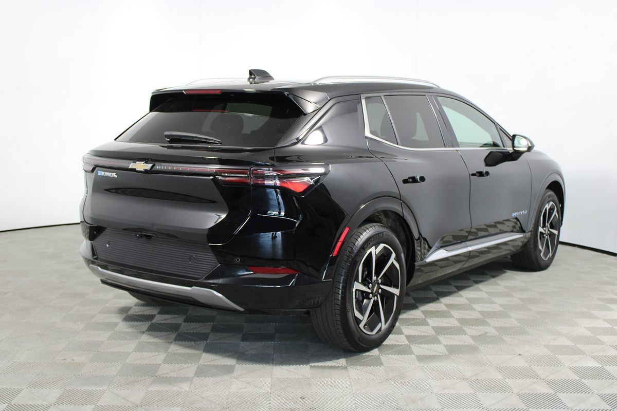 Used 2024 Chevrolet Equinox EV LT w/ LPO, All-Weather Mat Package FWD image 29
