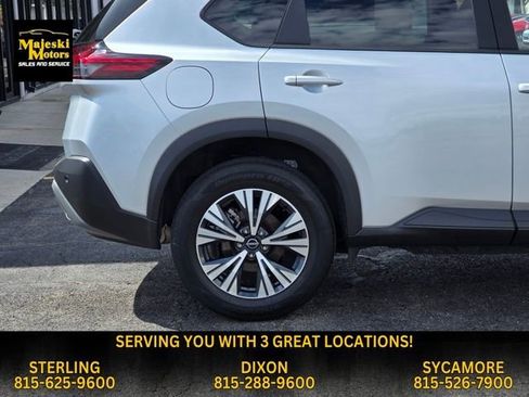 Used 2023 Nissan Rogue SV image 11