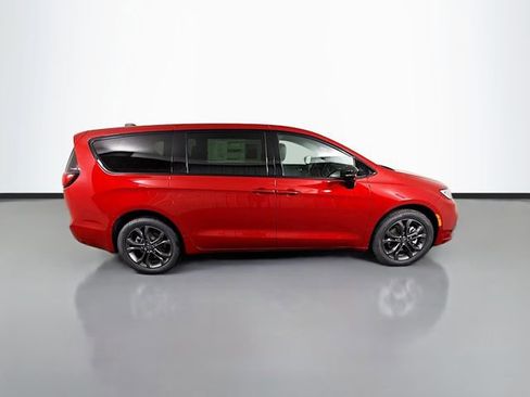 New 2026 Chrysler Pacifica Select AWD/4WD image 8