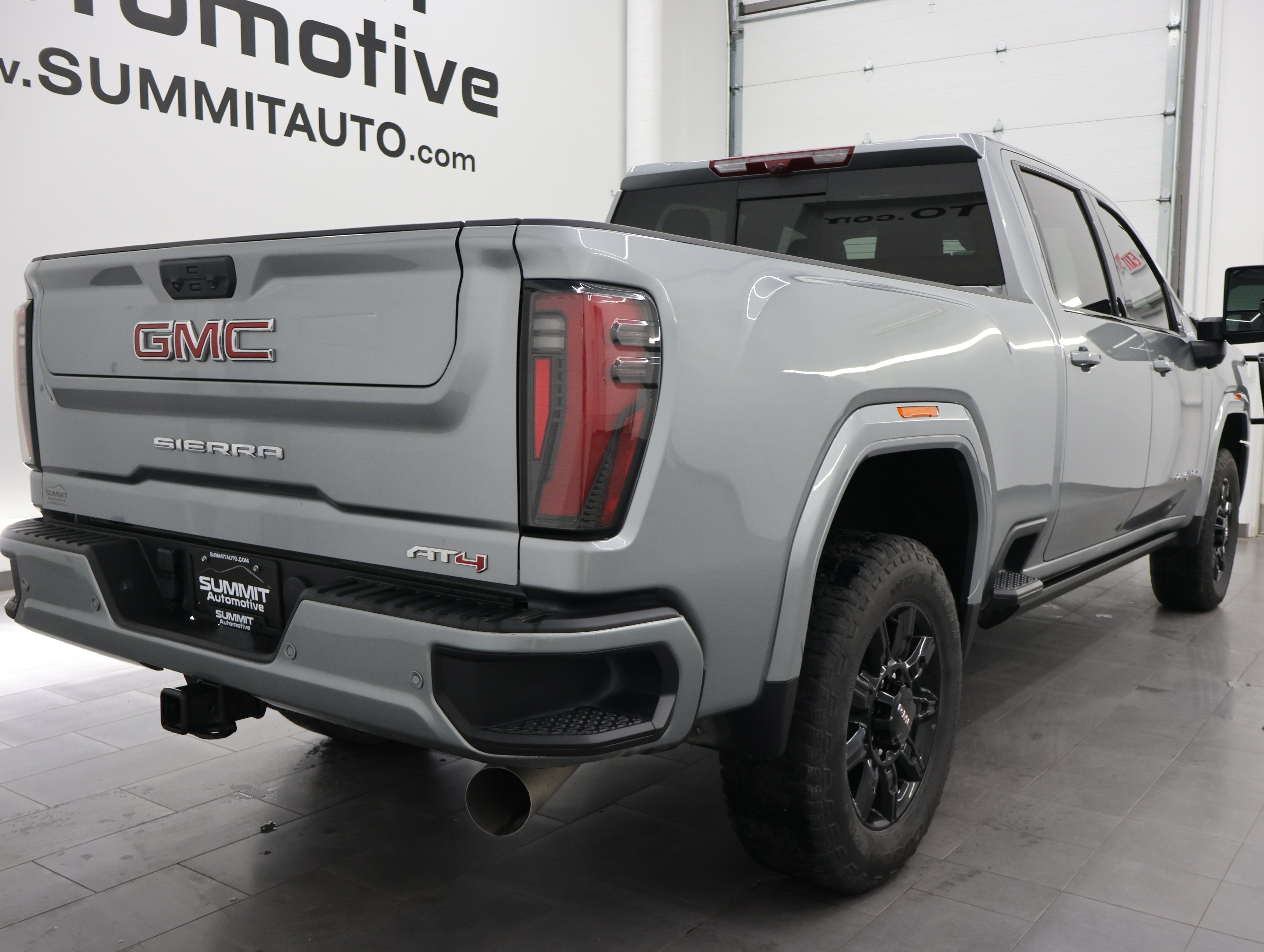 Used 2025 GMC Sierra 2500 AT4 w/ AT4 Premium Plus Package AWD/4WD image 4