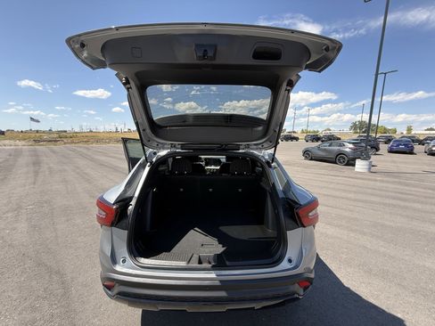 Used 2025 Chevrolet Trax RS w/ Driver Confidence Package image 25