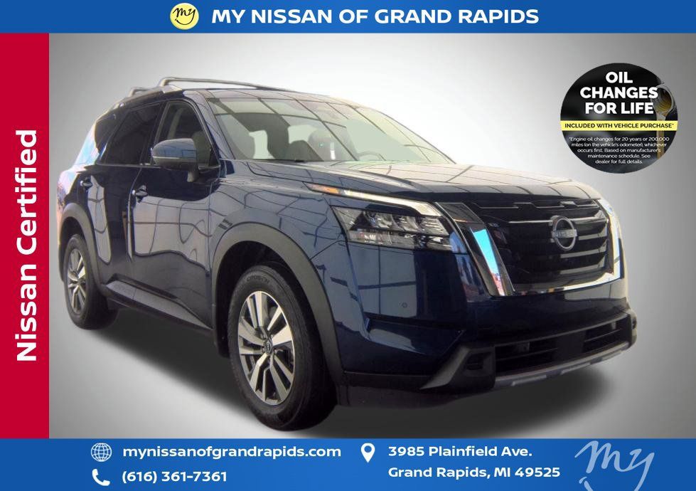 Used 2025 Nissan Pathfinder SL AWD/4WD image 1