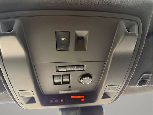 Used 2018 Cadillac Escalade Platinum image 64