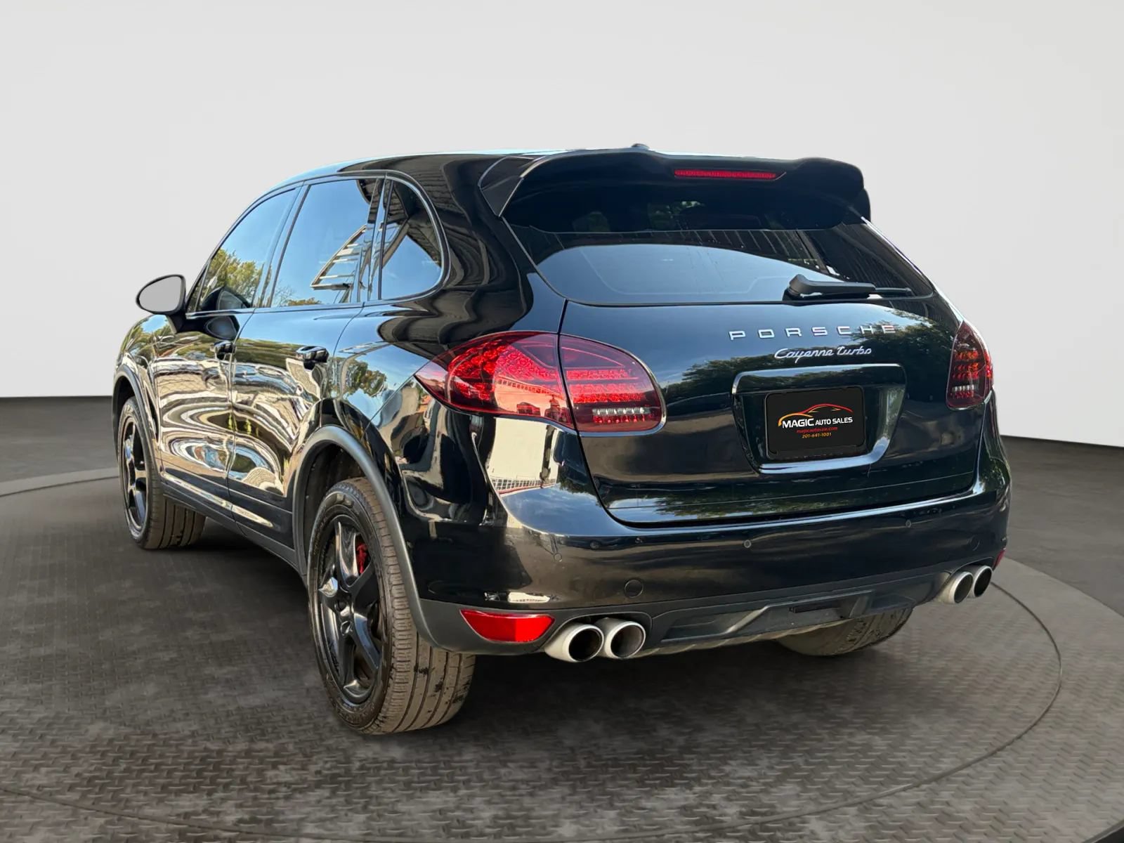 Used 2013 Porsche Cayenne Turbo AWD/4WD image 8