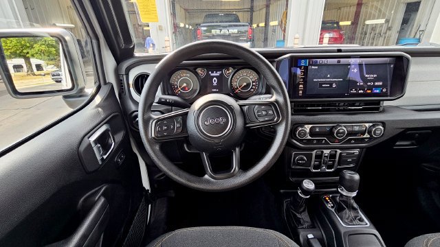 Used 2026 Jeep Gladiator Sport AWD/4WD image 13
