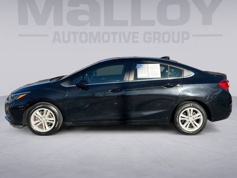 Used 2017 Chevrolet Cruze LT image 2