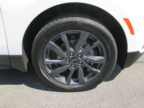 Used 2024 Chevrolet Equinox RS w/ LPO, Floor Liner Package FWD image 9