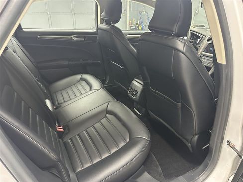Used 2017 Ford Fusion SE w/ Equipment Group 202A AWD/4WD image 12