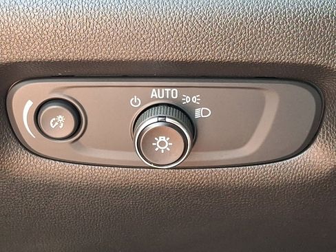 Used 2023 Chevrolet Traverse LT AWD/4WD image 25