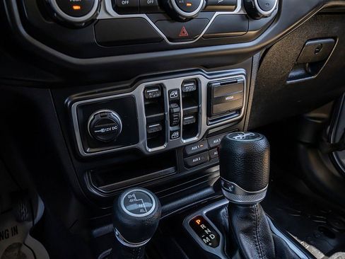 Used 2018 Jeep Wrangler Unlimited Sport S AWD/4WD image 29