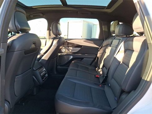 Used 2025 Lincoln Nautilus Reserve image 10