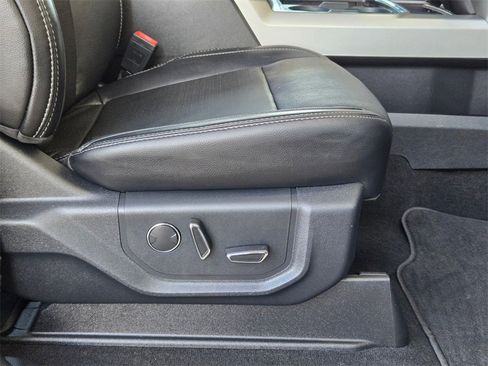 Used 2019 Ford F250 Lariat w/ Chrome Package image 28