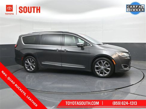 Used 2020 Chrysler Pacifica Limited image 1
