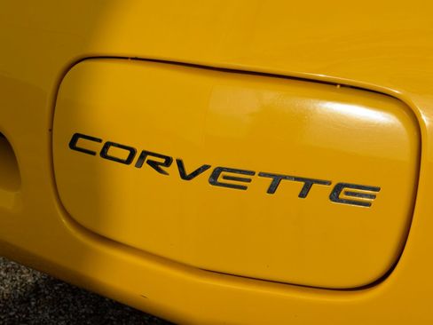 Used 2000 Chevrolet Corvette Convertible w/ Memory Pkg RWD image 19