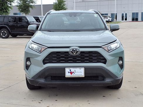 Used 2019 Toyota RAV4 XLE Premium FWD image 4