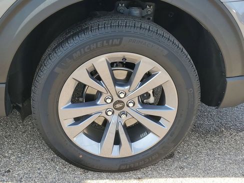 Certified 2023 Ford Explorer XLT w/ Equipment Group 202A image 5