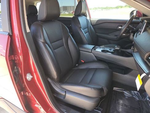 Certified 2024 Nissan Rogue SV w/ SV Premium Package FWD image 15