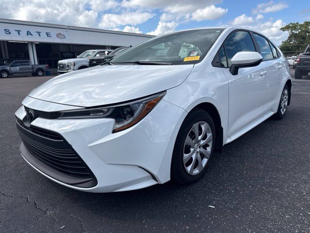 Used 2025 Toyota Corolla LE FWD image 3