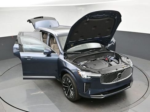 New 2026 Volvo XC90 B6 Plus w/ Protection Package Premier AWD/4WD image 52