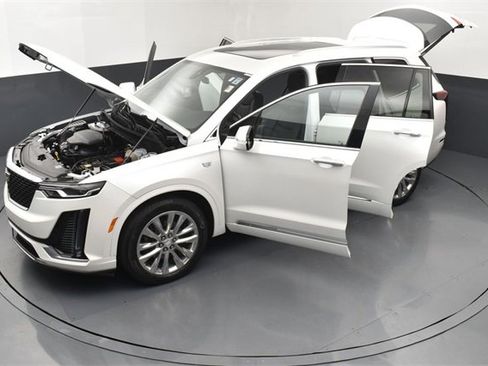 Used 2023 Cadillac XT6 Premium Luxury w/ LPO, Floor Liner Package image 28