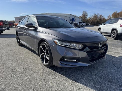 Used 2018 Honda Accord Sport image 8