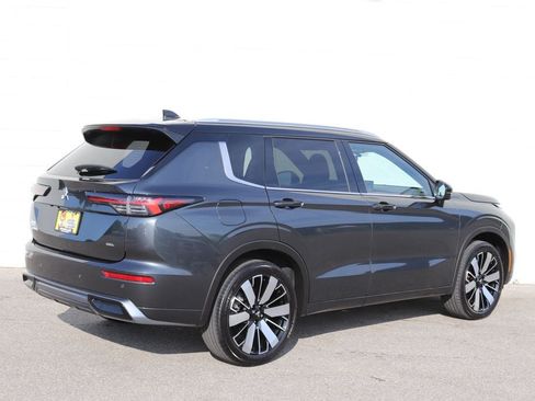 Used 2025 Mitsubishi Outlander SEL FWD image 2