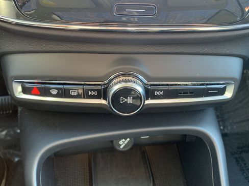 Used 2025 Volvo XC40 B5 Core image 29