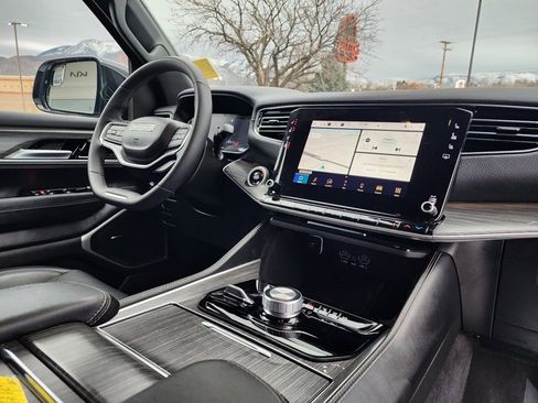 Used 2024 Jeep Wagoneer L Series II w/ Flexible Seating Group image 22