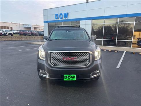Used 2017 GMC Yukon Denali image 3