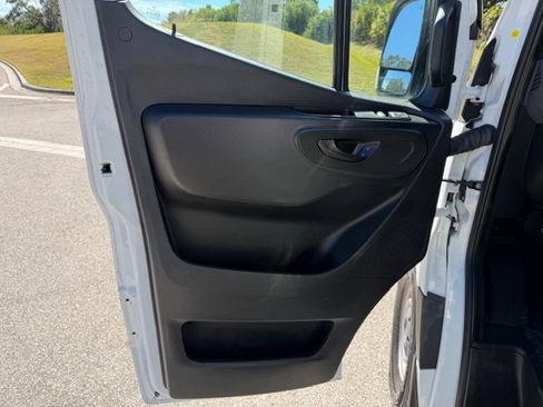 Used 2020 Freightliner Sprinter 2500 image 10